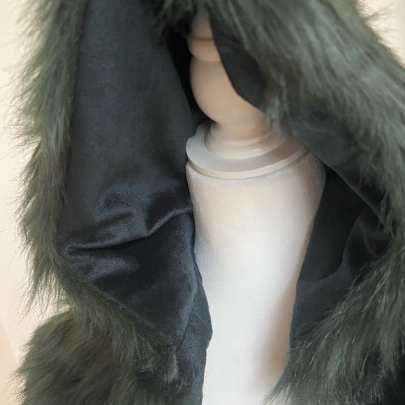 Faux Fur Hooded Scarf w/ Hand Pockets Adrienne Landau EC - Picture 3 of 16